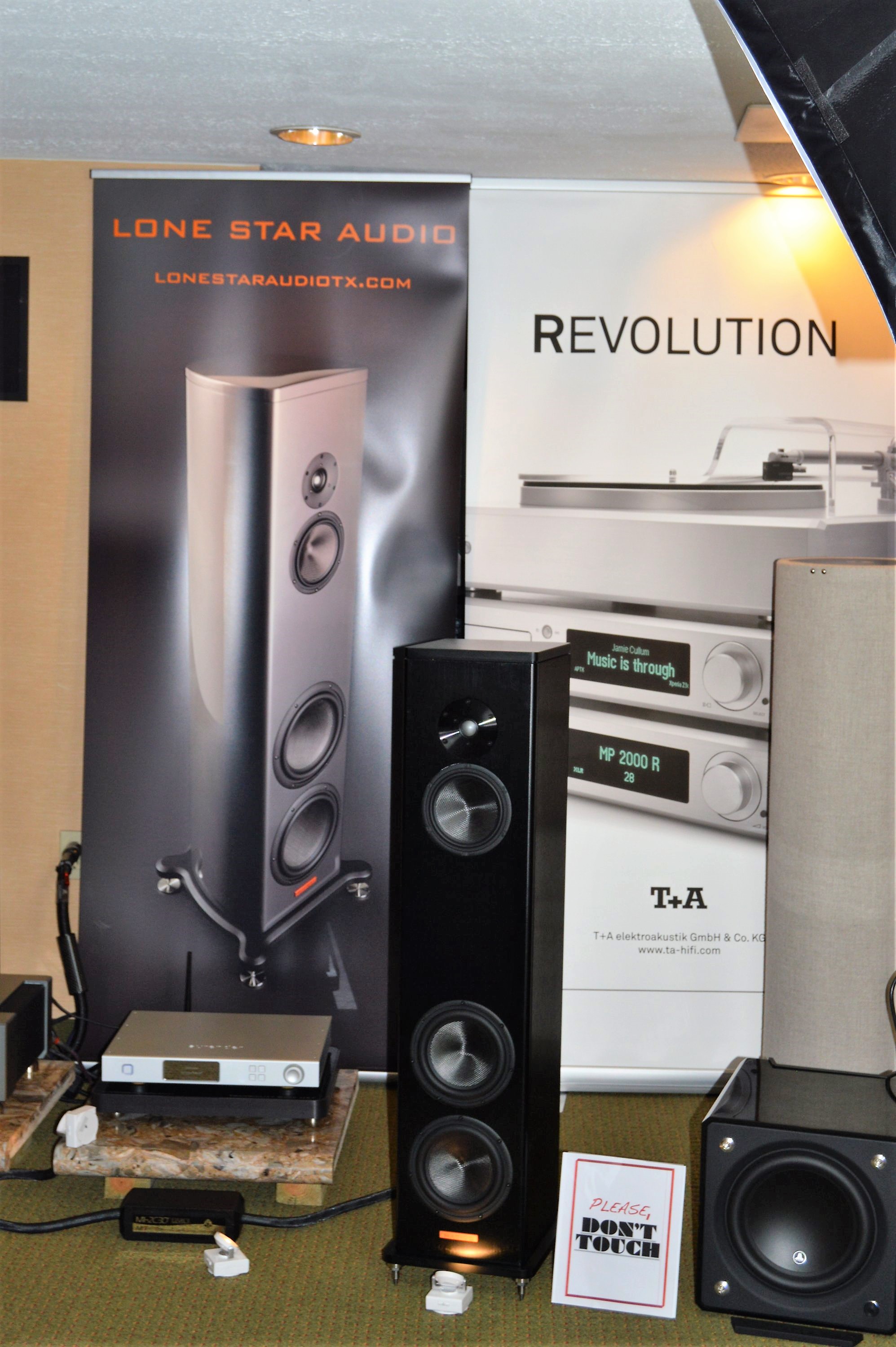 http://LoneStarAudiofest.com/2018/Photos/Dsc_0102.jpg