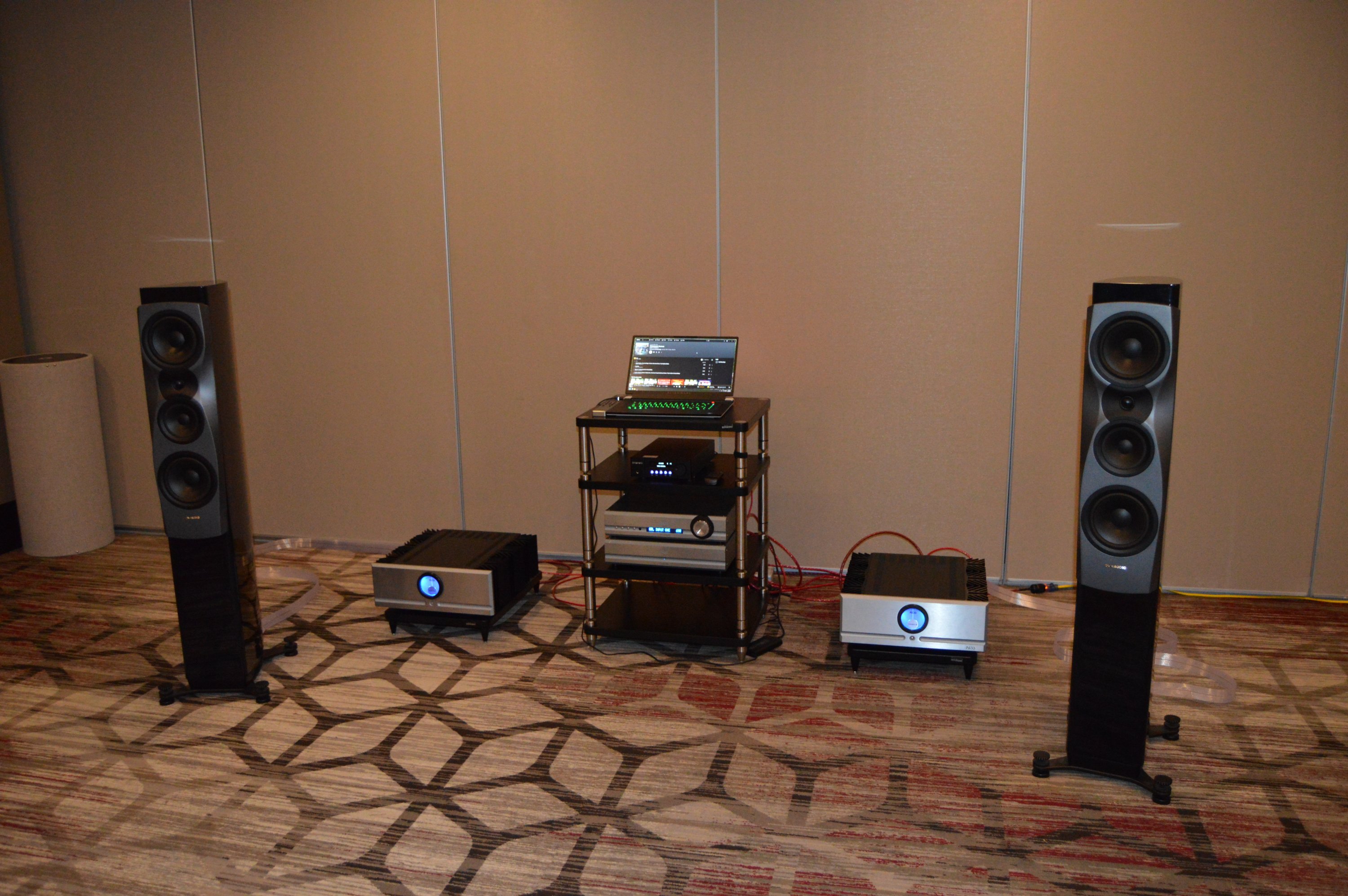 https://lonestaraudiofest.com/2026/Photos/Dsc_0066.jpg